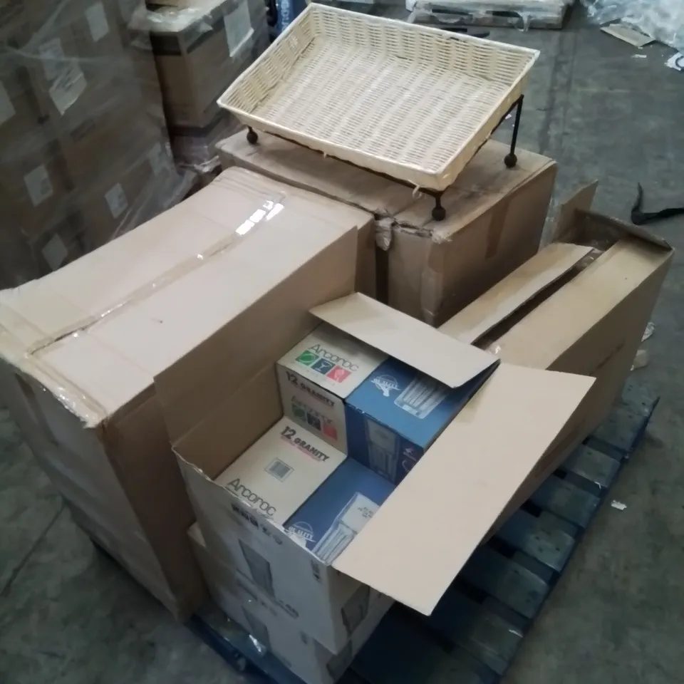 PALLET CONTAINING APPROXIMATELY 12 TILTED DISPLAY BASKETS AND 96 GLASS TUMBLERS