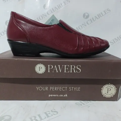 BOXED PAIR OF PAVERS LOW HEEL LOAFERS IN BURGUNDY SIZE 5
