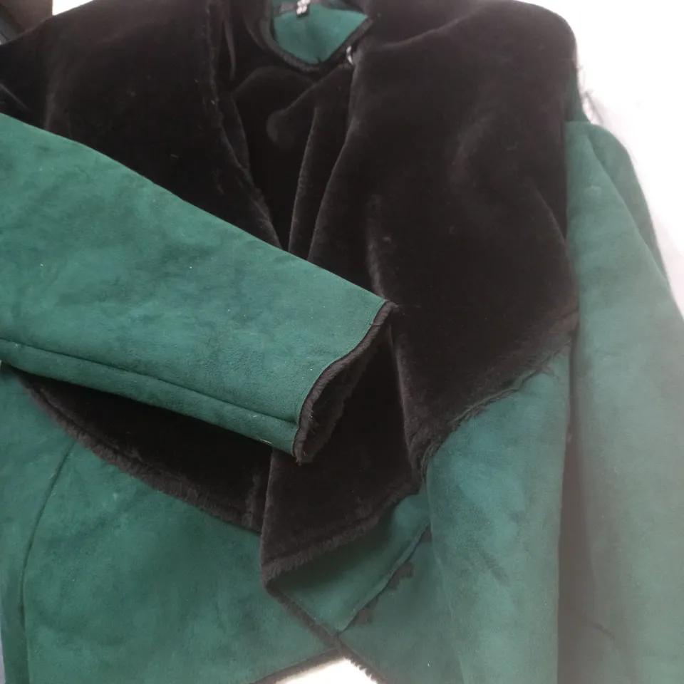 UNKNOWN BRAND UK 14 GREEN AND BLACK SHEEP SKIN