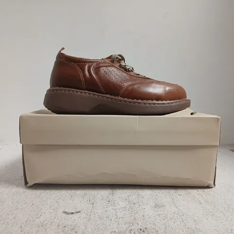 BOXED PAIR OF HUSH PUPPIES SHOES IN BROWN SIZE UK 6