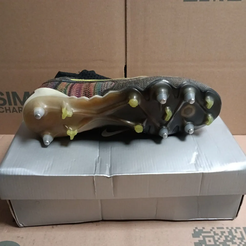 BOXED PAIR OF NIKE PHANTOM GX ELITE FOOTBALL BOOTS - 9.5