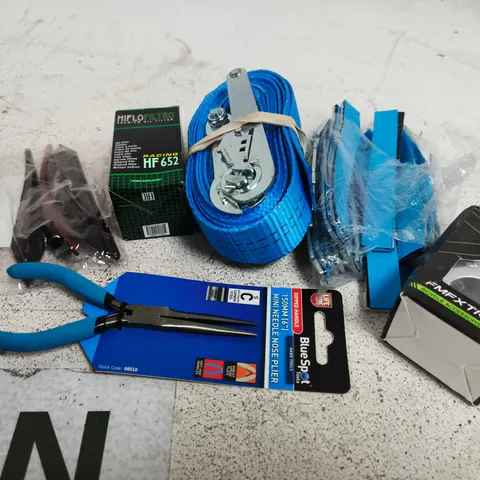 APPROXIMATELY 15 ASSORTED VEHICLE PARTS/ACCESSORIES TO INCLUDE WHEEL BEARING WEIGHTS, NEEDLE NOSE PLIERS, OIL FILTER ETC