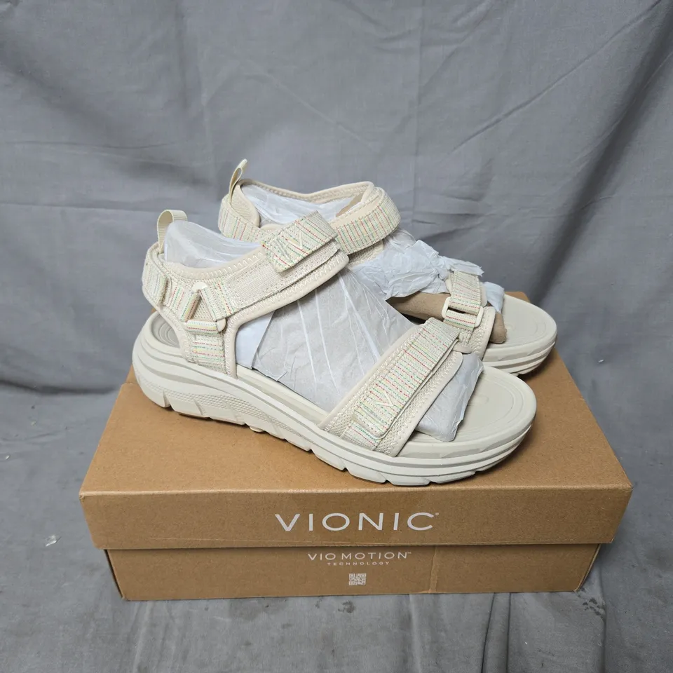 BOXED VIONIC WALK MAX SANDALS IN CREAM - SIZE 5