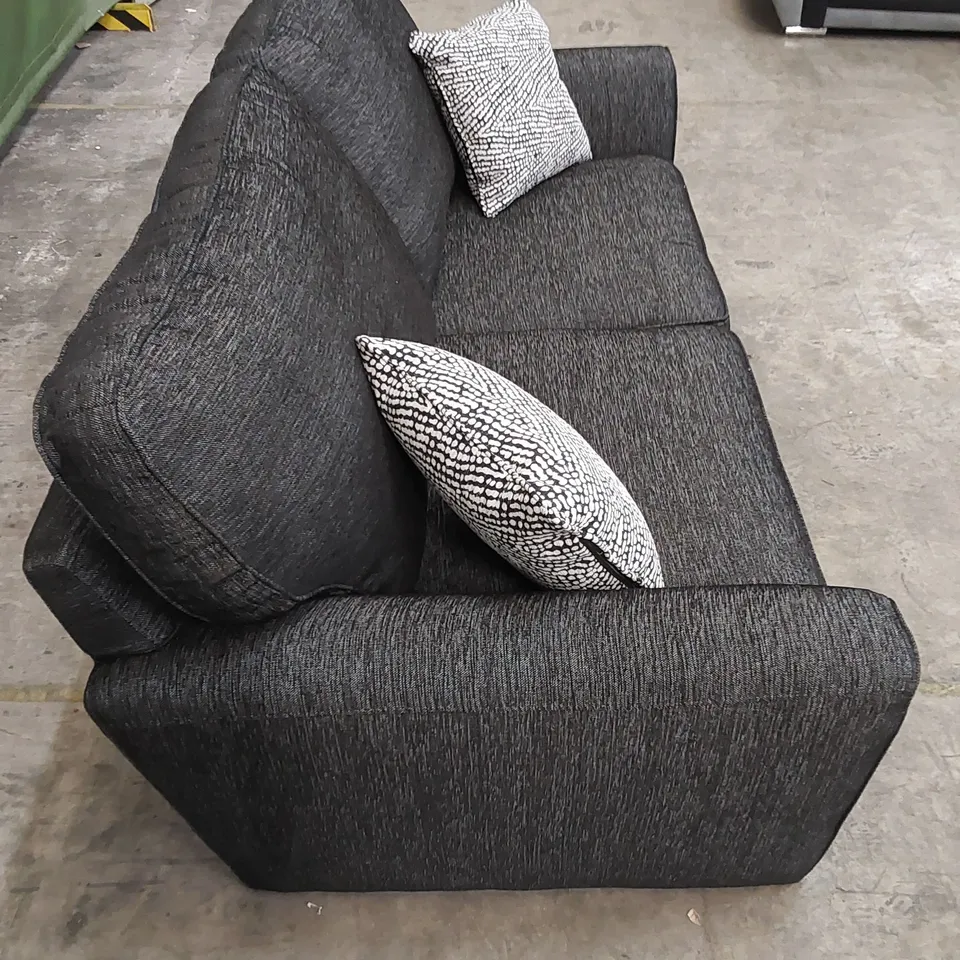 QUALITY DESIGNER SMALL 3 SEATER FABRIC UPHOLSTERED SOFA WITH SCATTER CUSHIONS