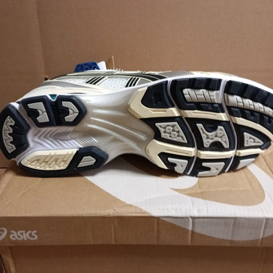 BOXED PAIR OF ASICS GEL-KAYANO MEN'S RUNNING SHOES – WHITE/SILVER - UK 11