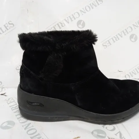 SKECHERS BLACK WEDGE BOOTS - SIZE 5.5