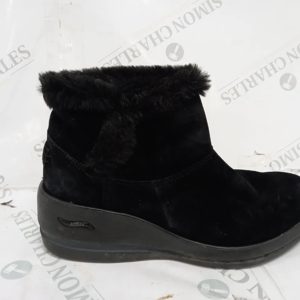 SKECHERS BLACK WEDGE BOOTS - SIZE 5.5