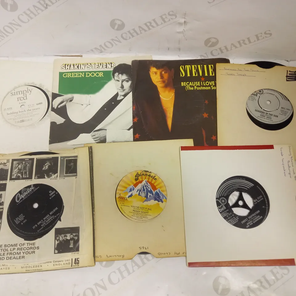 LOT OF APPROXIMATELY 20 VINYL SINGLES, TO INCLUDE SIMPLY RED, THE JACKSONS, BLONDIE, ETC