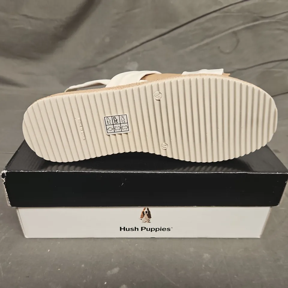 BOXED PAIR OF HUSH PUPPIES WOMENS RACHEL CREAM STRAP SANDALS - UK SIZE 7