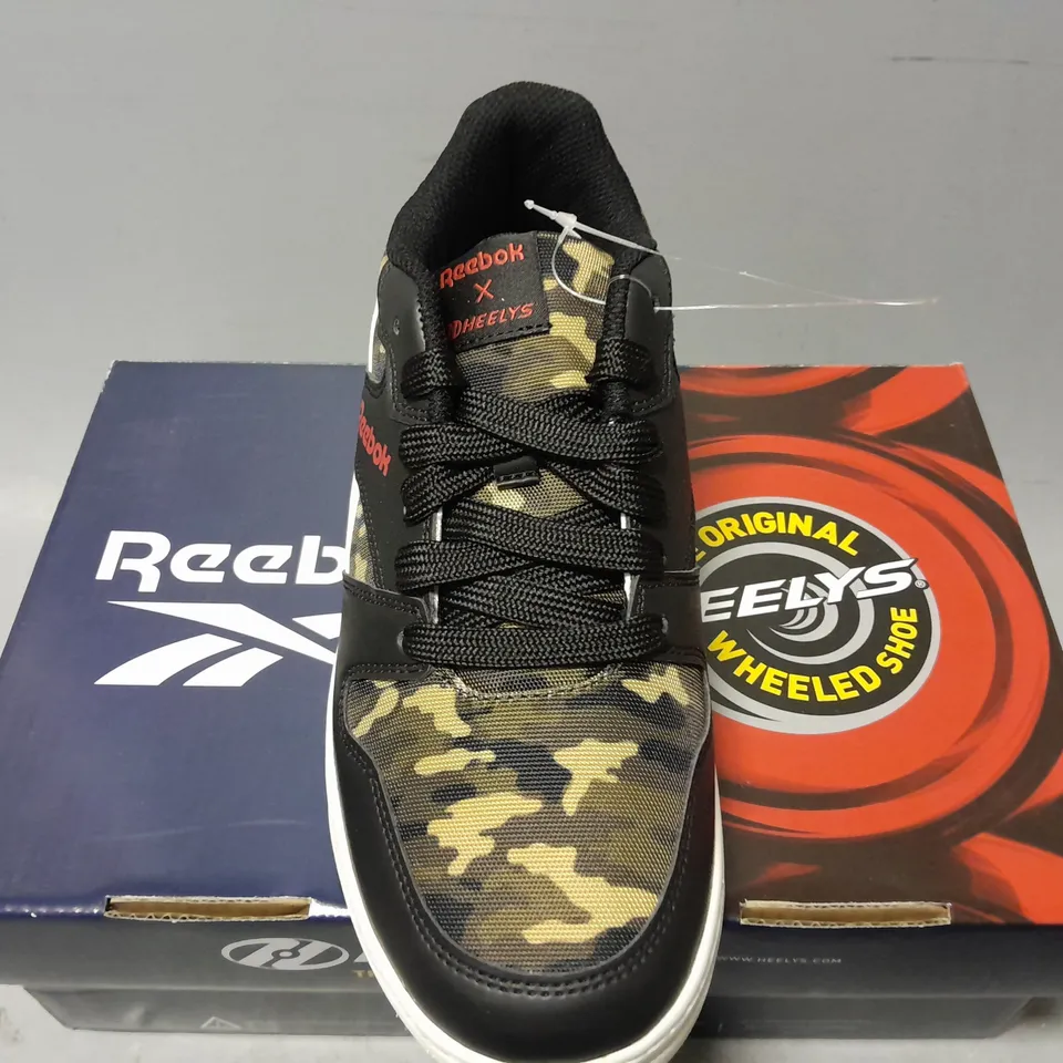 BOXED PAIR OF REEBOK x HEELYS LOWS IN CAMO & NAVY - UK 5