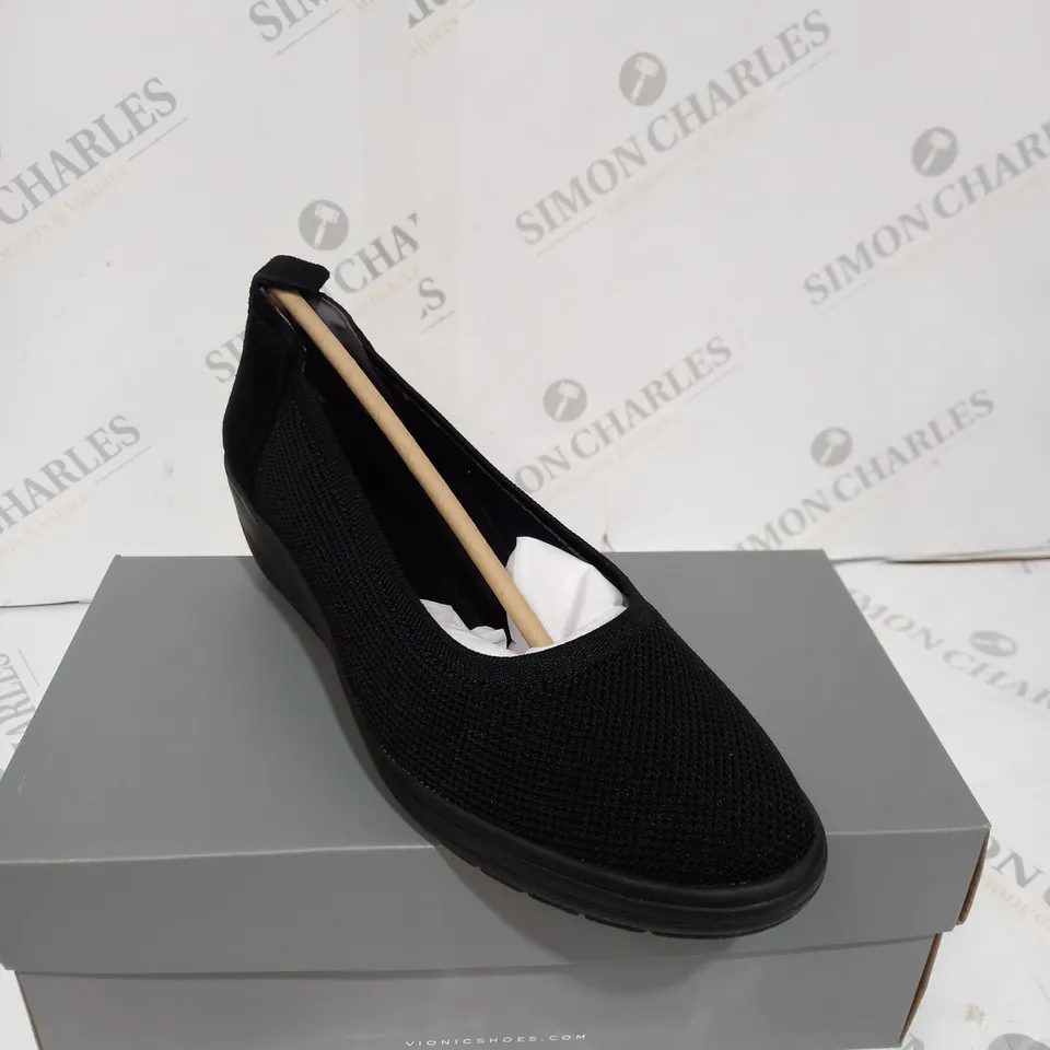 BOXED VIONIC JACEY SLIP-ON SHOES IN BLACK SIZE 6