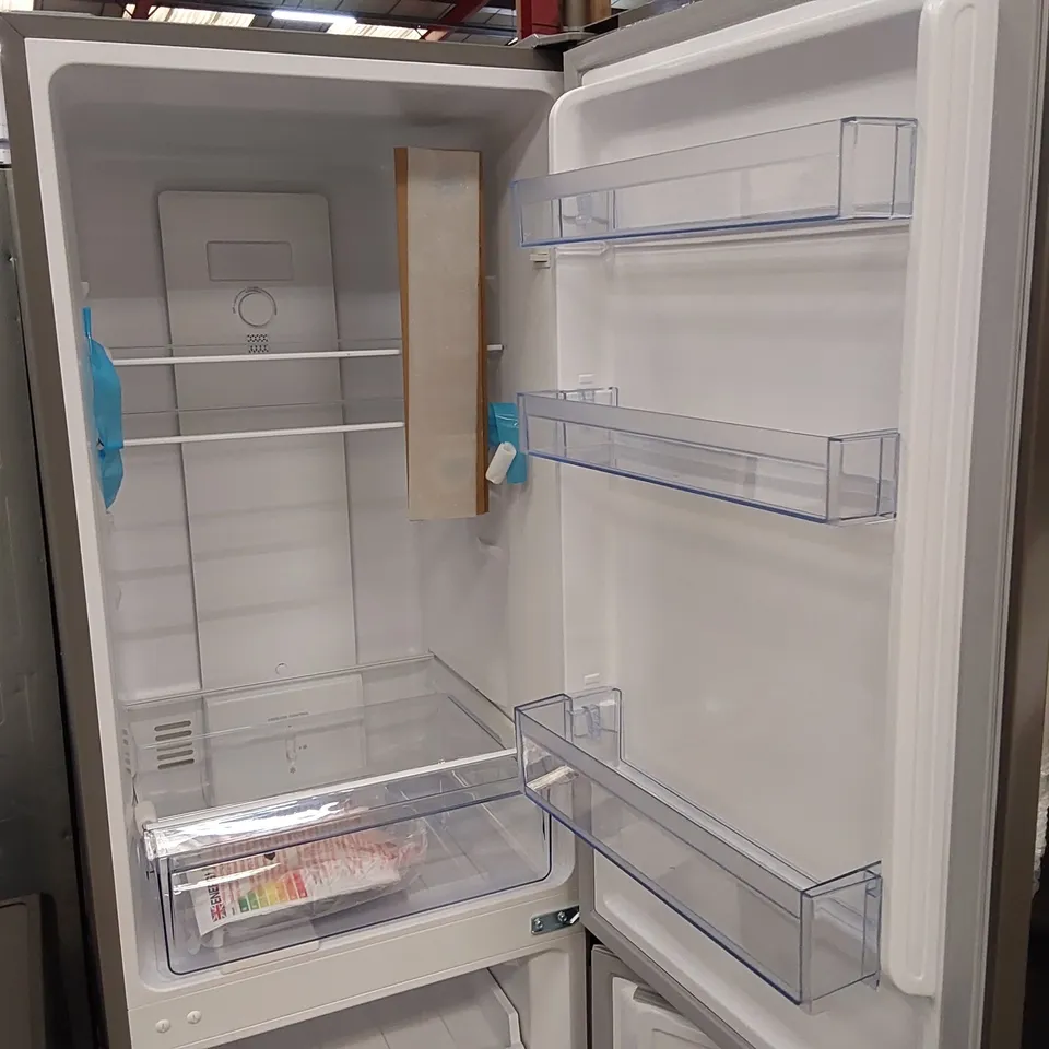 SWAN SR156120I 55CM WIDE, TOTAL NO FROST, 50/50 SPLIT FRIDGE FREEZER - INOX