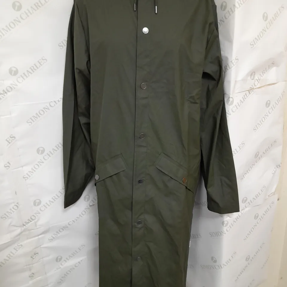 RAINS LONG WATERPROOF JACKET IN GREEN SIZE XS