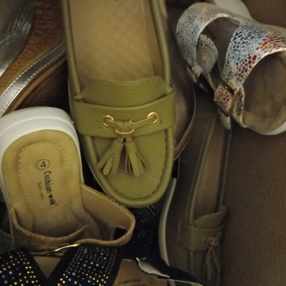 BOX OF APPROX 5 ASSORTED PAIRS OF SHOES IN VARIOUS STYLES AND SIZES 