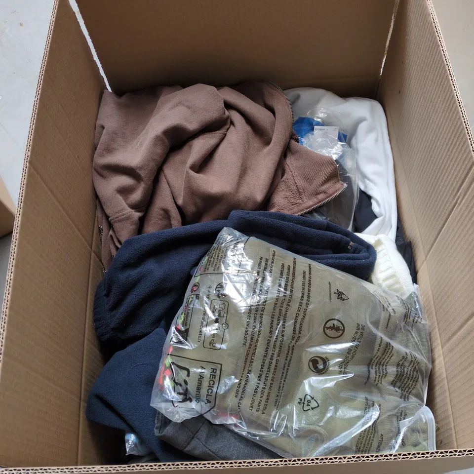 BOX OF APPROXIMATELY 20 ASSORTED CLOTHING ITEMS TO INCLUDE CHRISTMAS HOODIE, JEANS, TROUSERS, ZIP UP FLEECE ETC