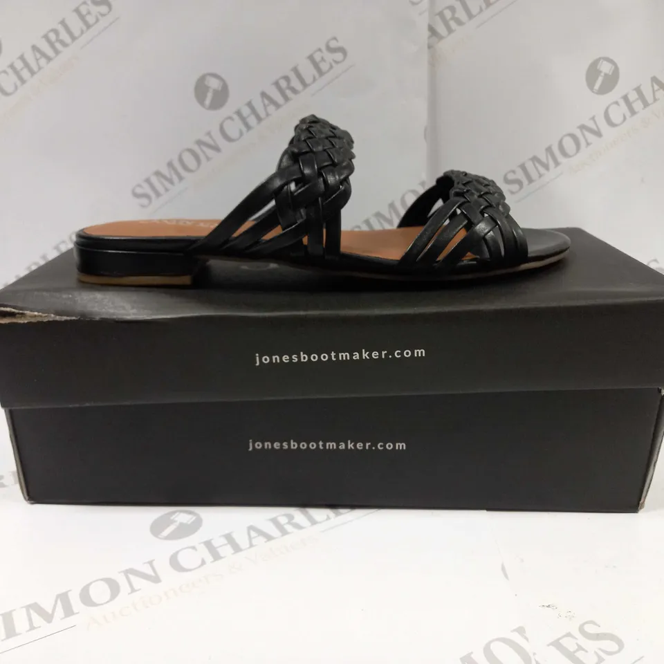 BOXED PAIR OF JONES BOOTMAKER MADENA FLAT SANDALS UK SIZE 6 