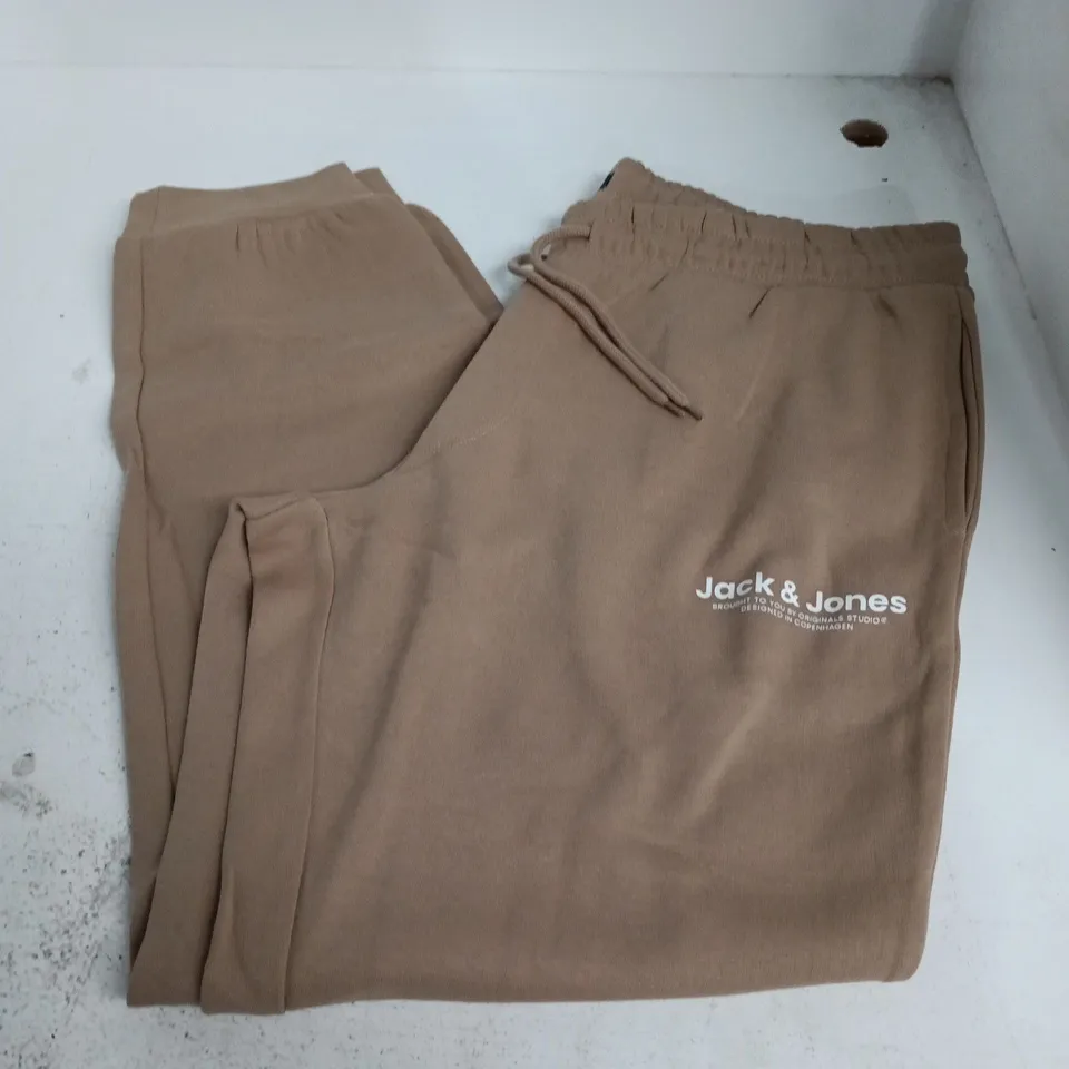 JACK & JONES TRACKSUIT JOGGERS IN CARAMEL - XL