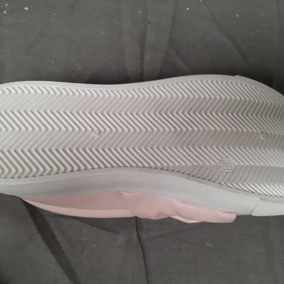 BOX OF APPROXIMATELY 8 PAIRS OF DESIGNER SLIP-ON SHOES IN PINK - VARIOUS SIZES