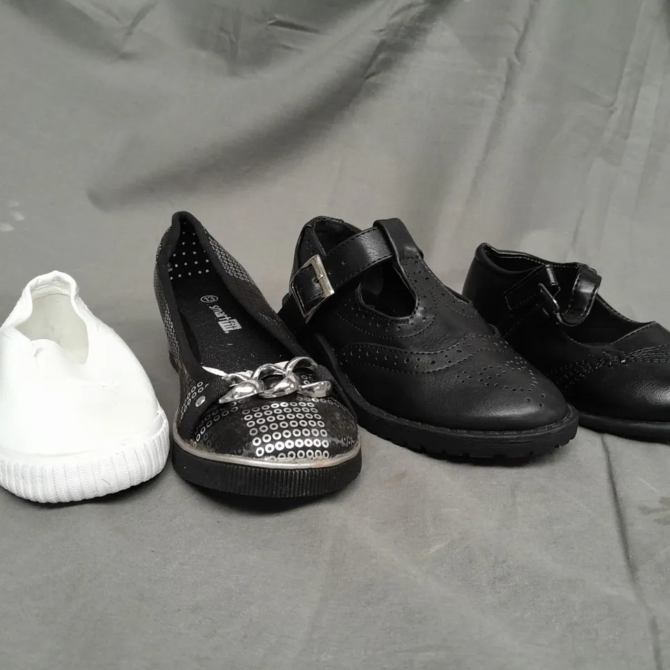 BOX OF APPROX 35 ASSORTED KIDS SHOES IN VARIOUS SIZES & COLOURS 