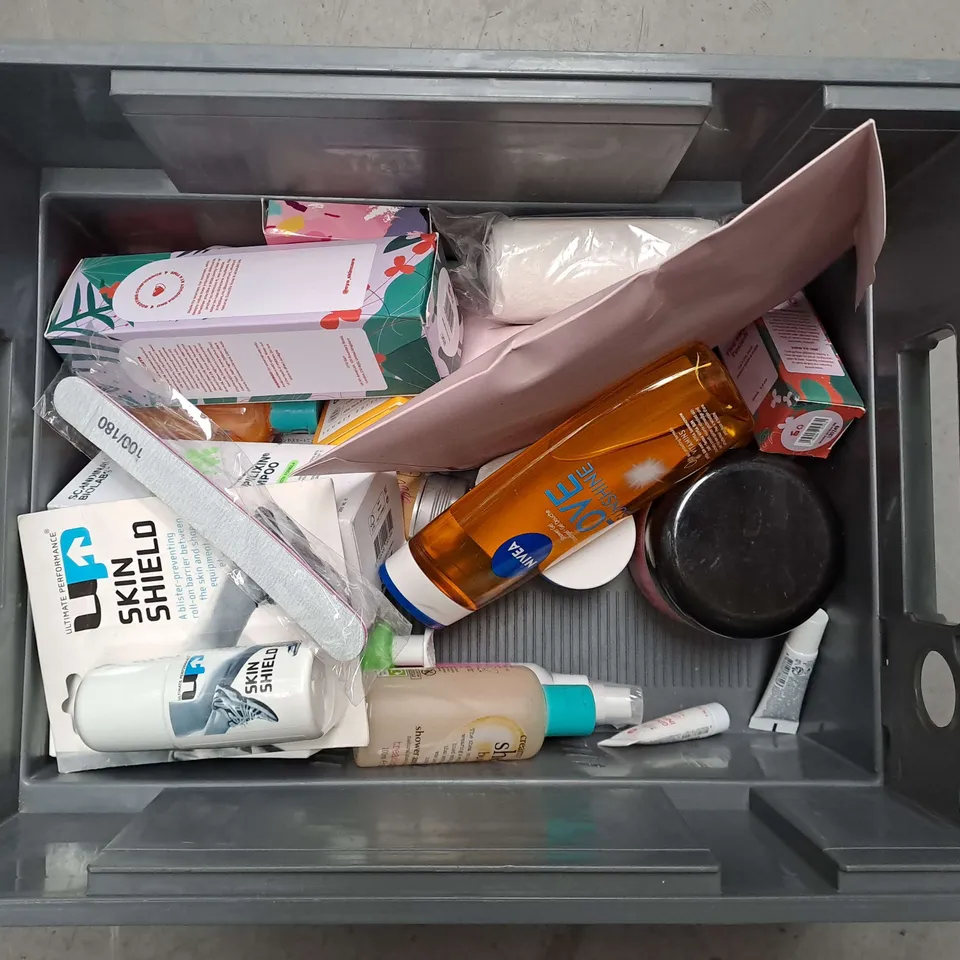 APPROXIMATELY 20 ASSORTED COSMETIC PRODUCTS TO INCLUDE DOVE BODY WASH, SUDOCREM AND NIVEA SHOWER GEL