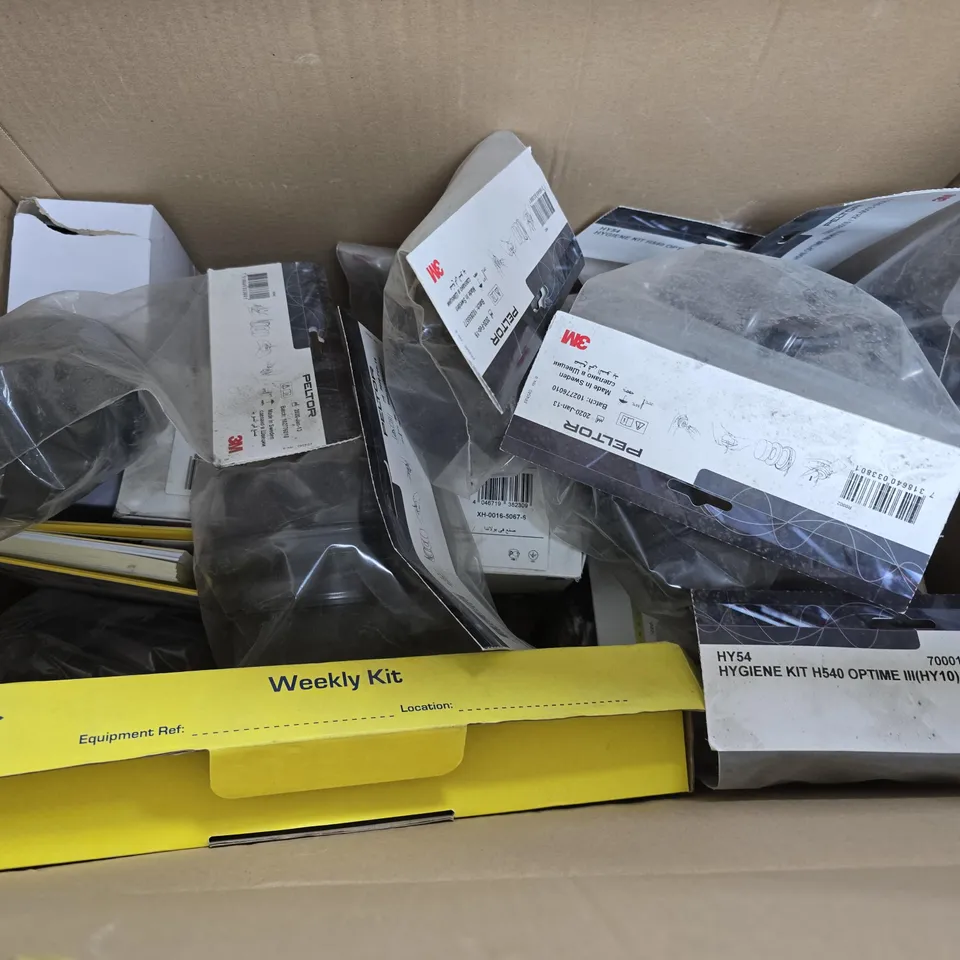 BOX OF ASSORTED SAFETY EQUIPMENT 