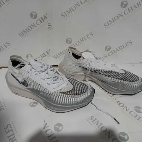 UNBOXED PAIR NIKE ZOOMX BLACK/WHITE UK UNSPECIFIED SIZE