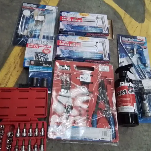 MIXED BOX OF TOOLS AND MACHINERY EQUIPMENT TO INCLUDE: GREASE GUN SETS, SOCKET SET, AIR BLOW KIT, TYRE SHINE, SPRAY GUN HOSES ETC.