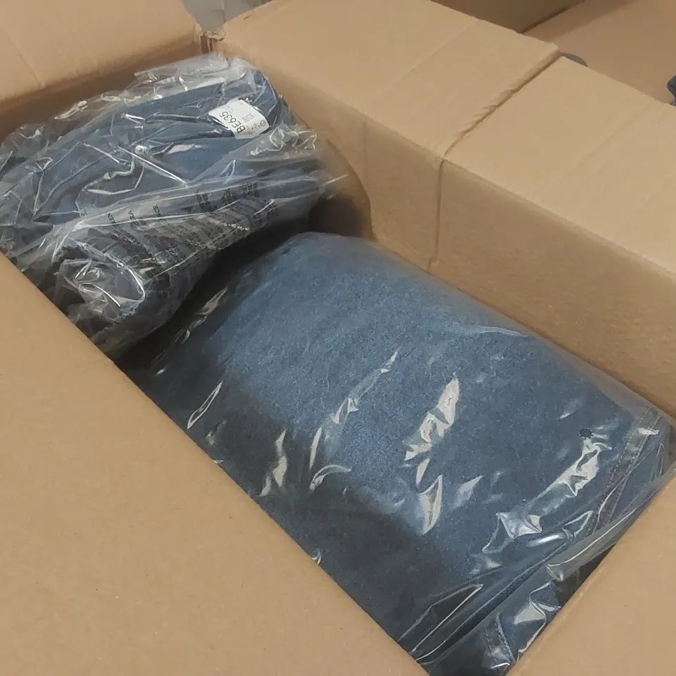 BOX CONTAINING APPROXIMATELY 14x BRAND NEW SIMPLY BE MID BLUE PLEAT DETAIL JEANS - SIZE 26S