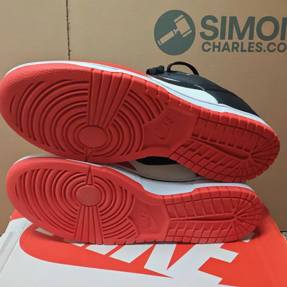 BOXED NIKE DUNK LOW RETRO EMB TRAINERS IN RED & WHITE – UK 8 (US 9)