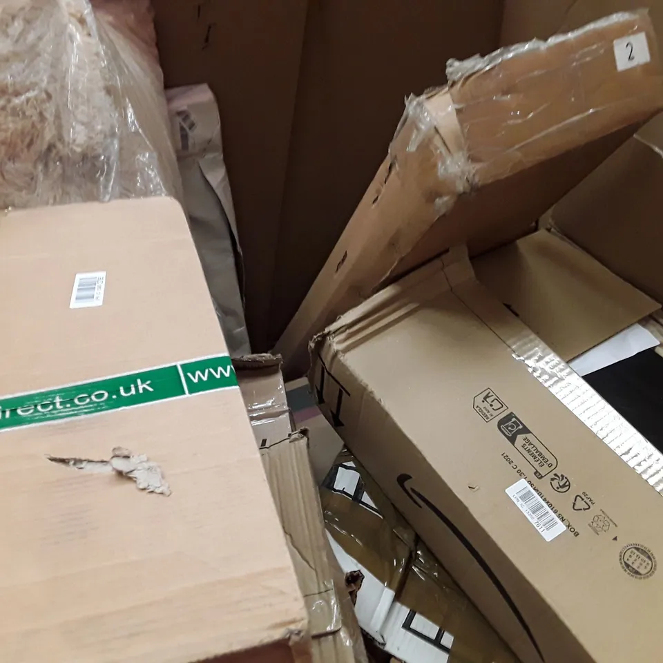 PALLET TO CONTAIN AN ASSORTMENT OF HOUSEHOLD ITEMS TO INCLUDE TOWEL DRYER, CAT SCRATCHER CUSHIONS AND TELESCOPIC LADDER ECT