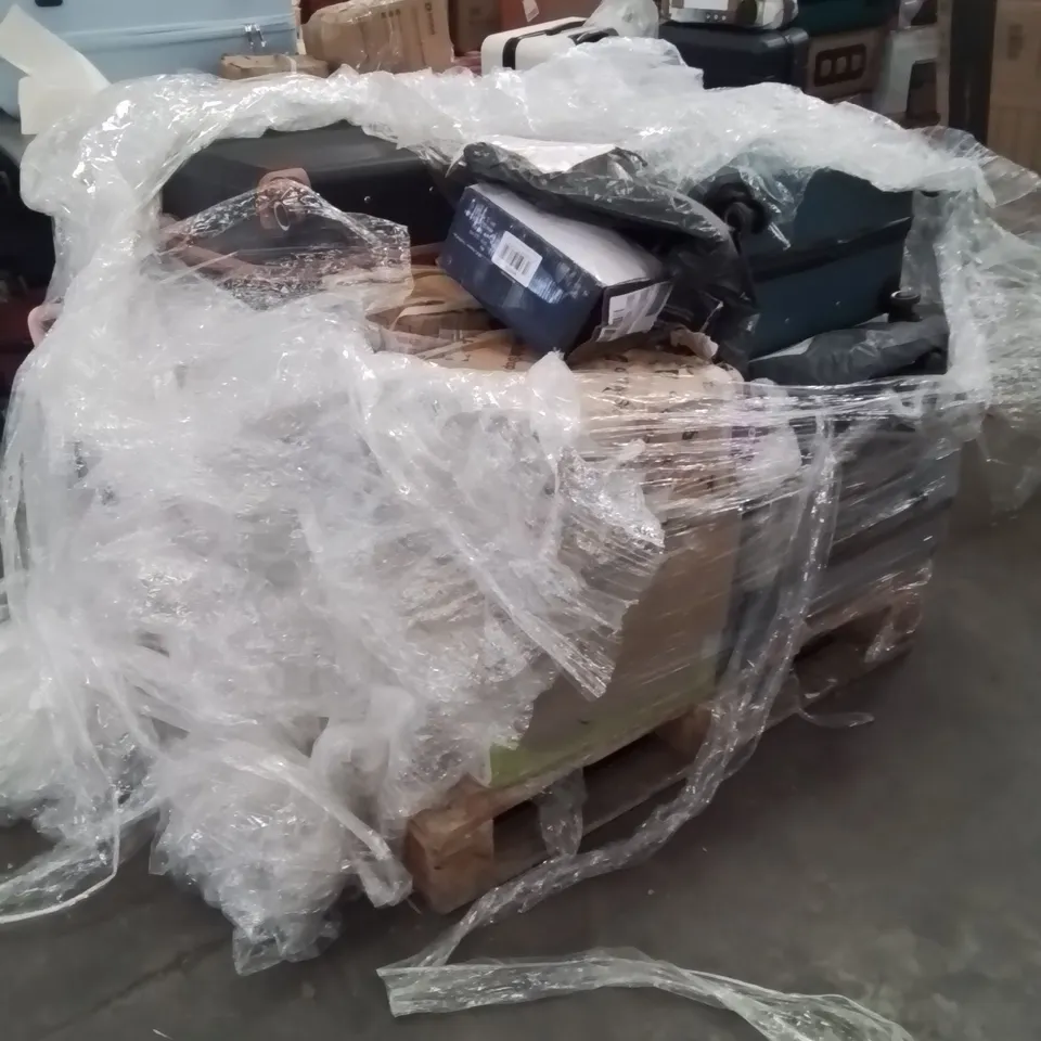 PALLET OF ASSORTED HOUSEHOLD GOODS AND PRODUCTS TO INCLUDE;JUICER,SUITCASES,WEIGHTS,CABIN BAG