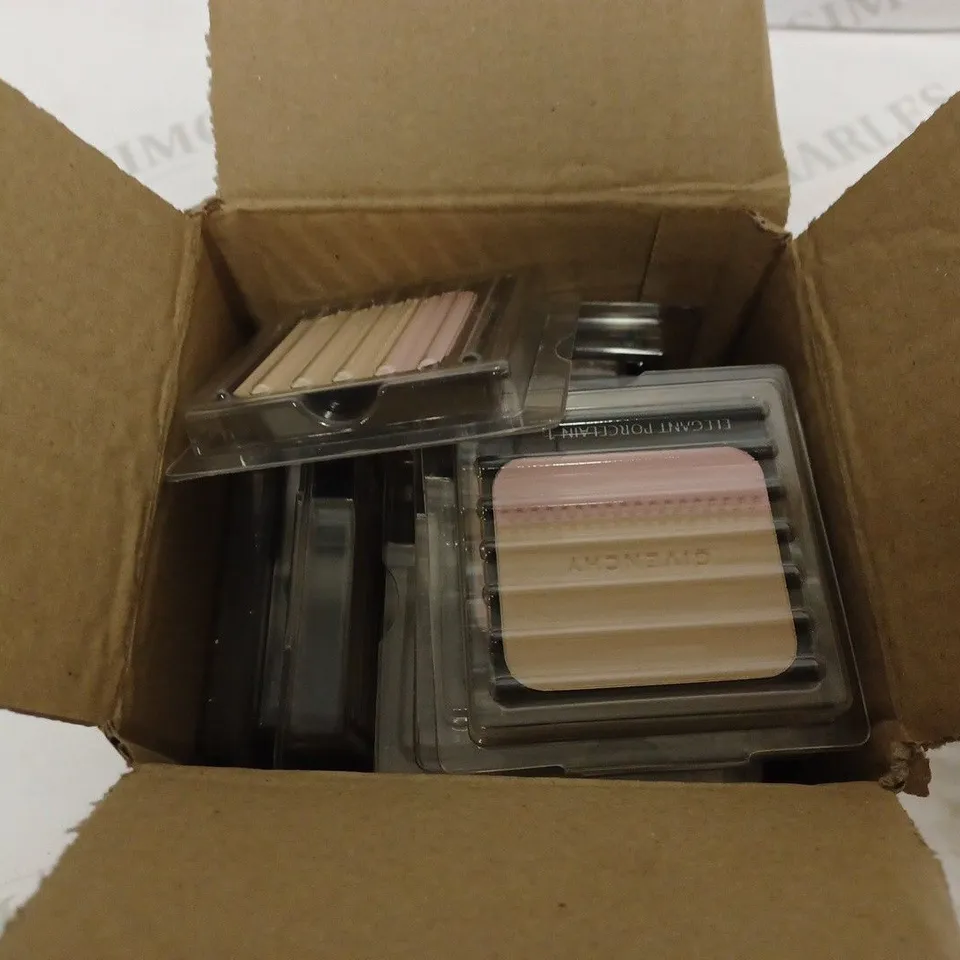 LOT OF APPROXIMATELY 15 GIVENCHY TEINT COUTURE FOUNDATION IN ELEGANT PORCELAIN 1