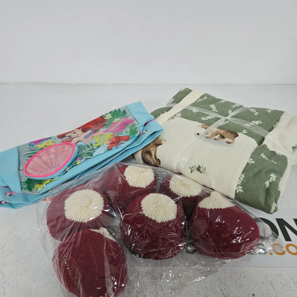 APPROXIMATELY 10 ASSORTED HOUSEHOLD PRODUCTS TO INCLUDE CHILDRENS BAG, HOME DECOR, WALLPAPER ETC 