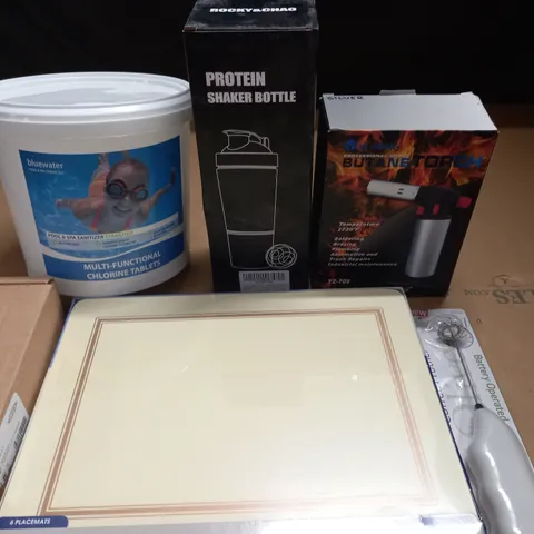LOT OF 6 ASSORTED HOUSEHOLD ITEMS TO INCLUDE PLACEMATS AND BUTANE TORCH