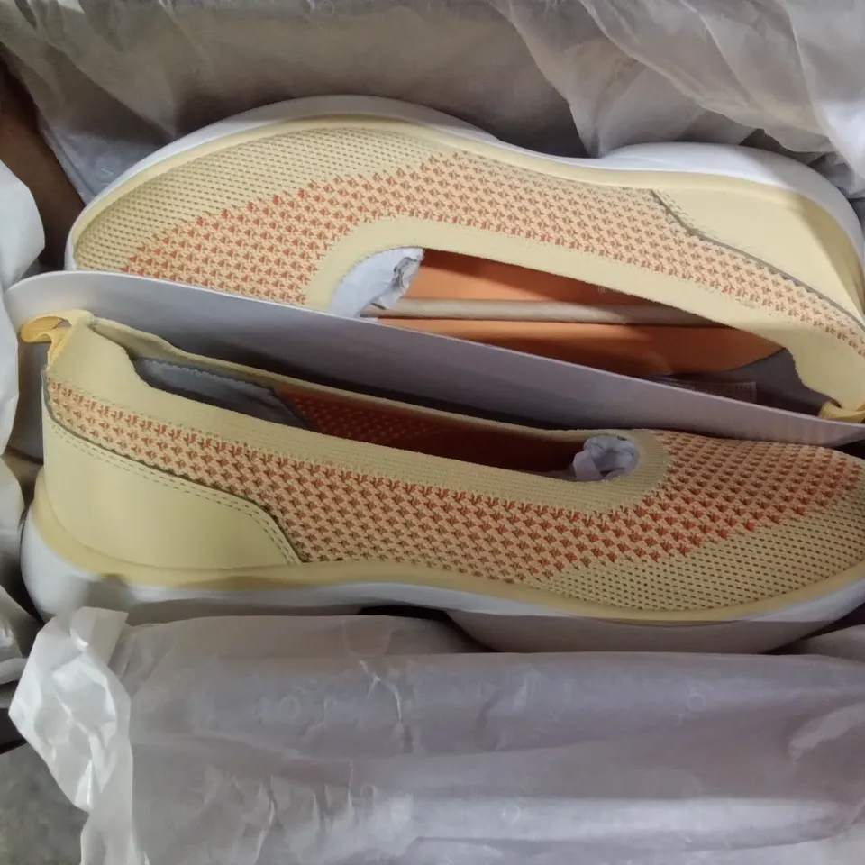 BOX CONTAINING 6 PAIRS OF VIONIC SHOES INCLUDING 4 × KALLIE BALRNA SUN 2 × SIZE 5.5 2 × SIZE 6.5, KALLIE BALRNA BLACK SIZE 8, CHERYL LOAFERS WHEAT SIZE 7