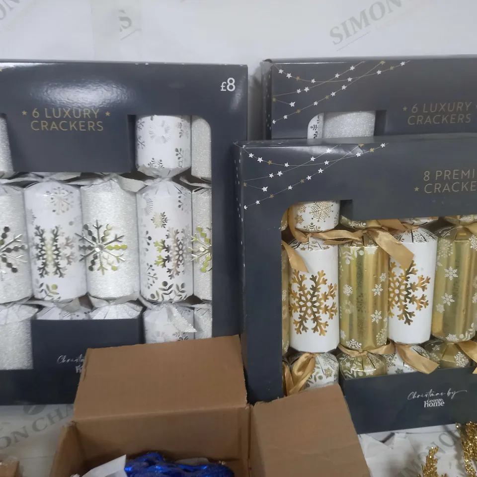 LOT OF 7 ASSORTED SEASONAL ITEMS TO INCLUDE CRACKERS, TREE DECS AND CERAMIC TABLE DECOR