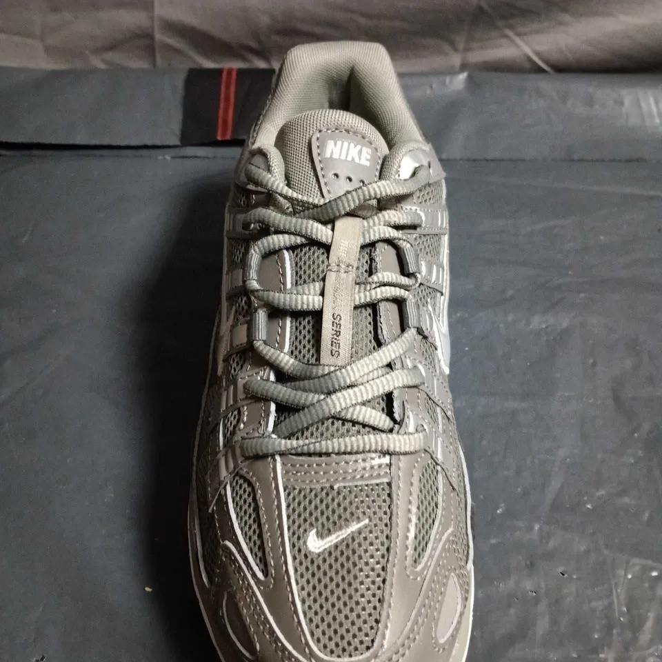 UNBOXED PAIR OF NIKE P6000 TRAINERS - UK SIZE 7.5