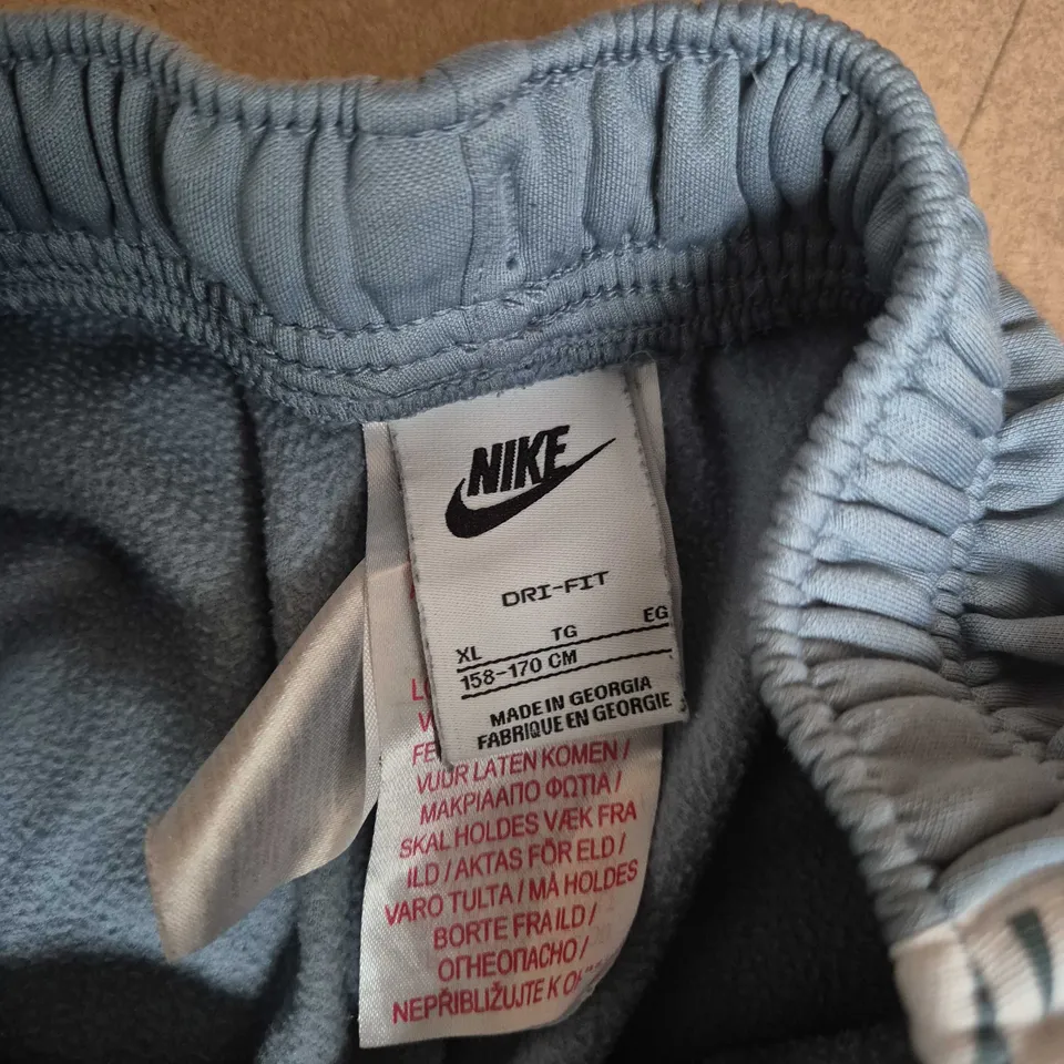 NIKE SIDE STRIPE SHORTS IN BLUE - XL