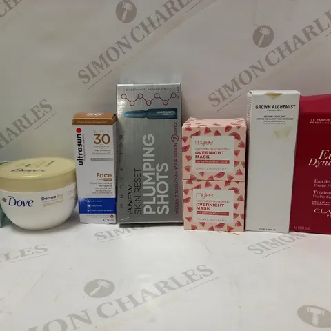 LOT OF APPROX 8 ASSORTED BEAUTY PRODUCTS TO INCLUDE ESTEE LAUDER DAYWEAR MOISTURE CREAM, CLARINS TREATMENT FRAGRANCE, MYLEE OVERNIGHT MASK, ETC