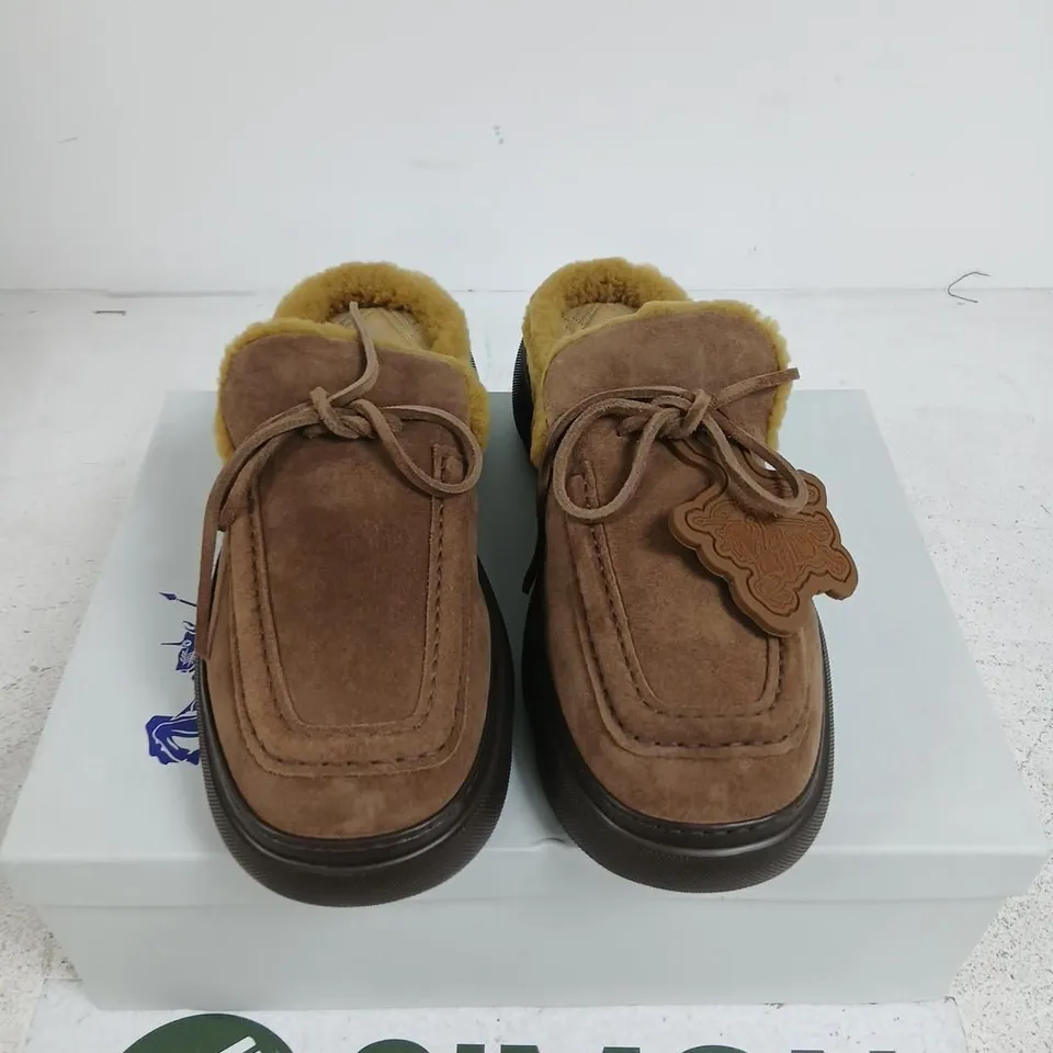 BURBERRY LEATHER SHOES ON RUBBER SOLE (EUR 42) UK 8