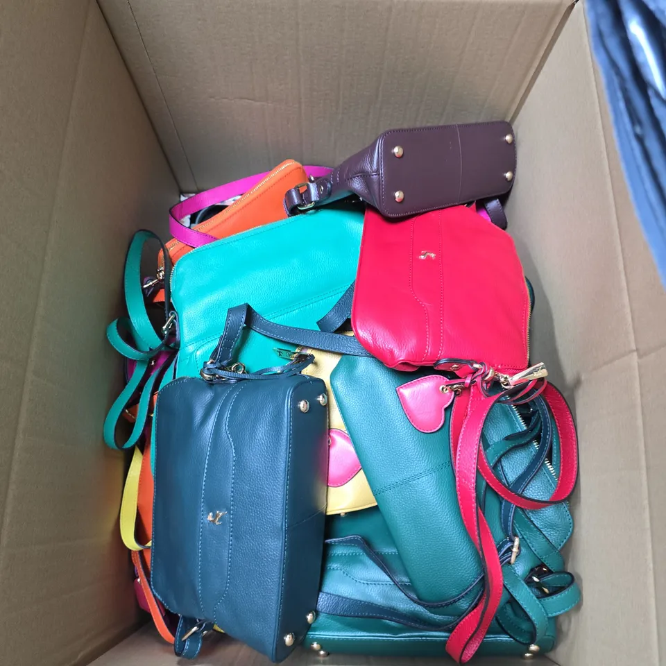 APPROXIMATELY 20 ASSORTED LADIES LEATHER HANDBAGS AND PURSE VARIOUS COLOURS, SIZES AND STYLES