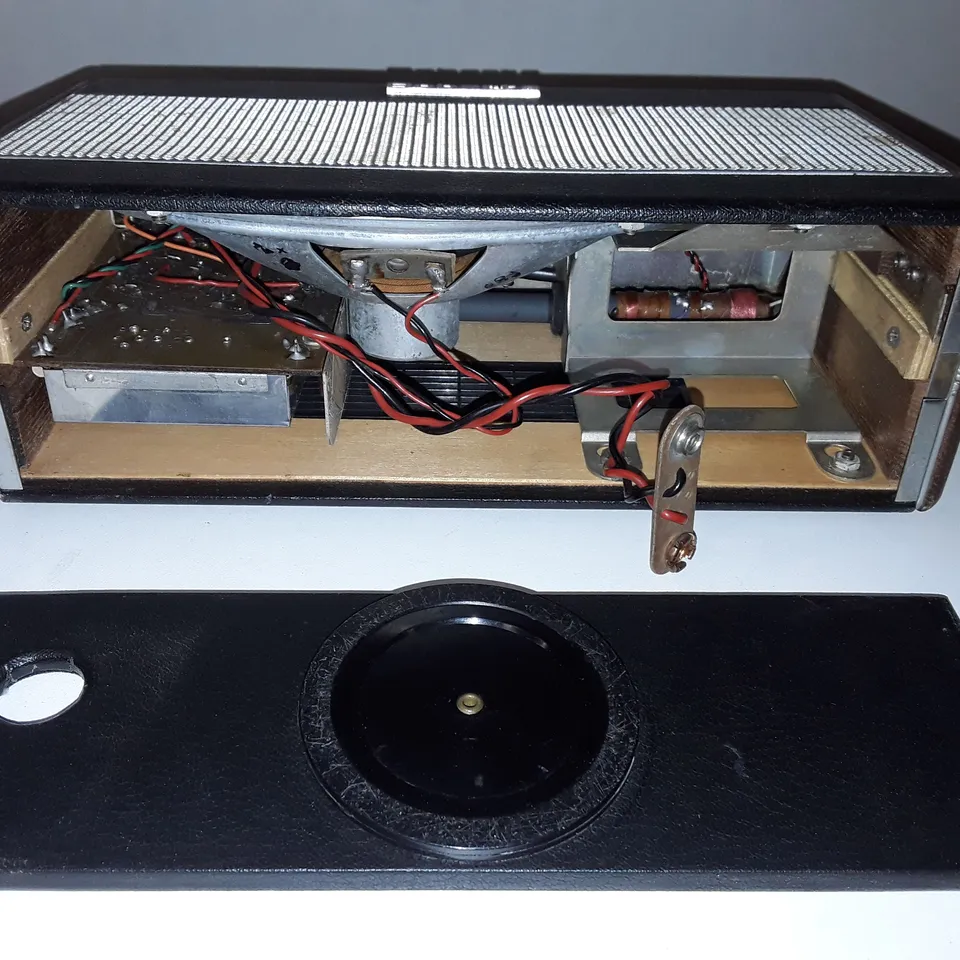 ROBERTS RETRO MODEL R303 RADIO