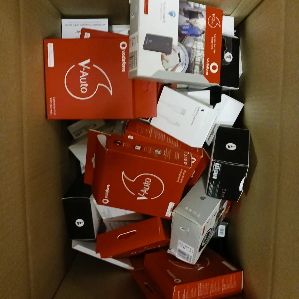 APPROXIMATELY 20 ASSORTED ELECTRICAL PRODUCTS TO INCLUDE VODAFONE TRACKER, URBANISTA EARPHONES, QDOS POWERMAG CHARGER ETC 