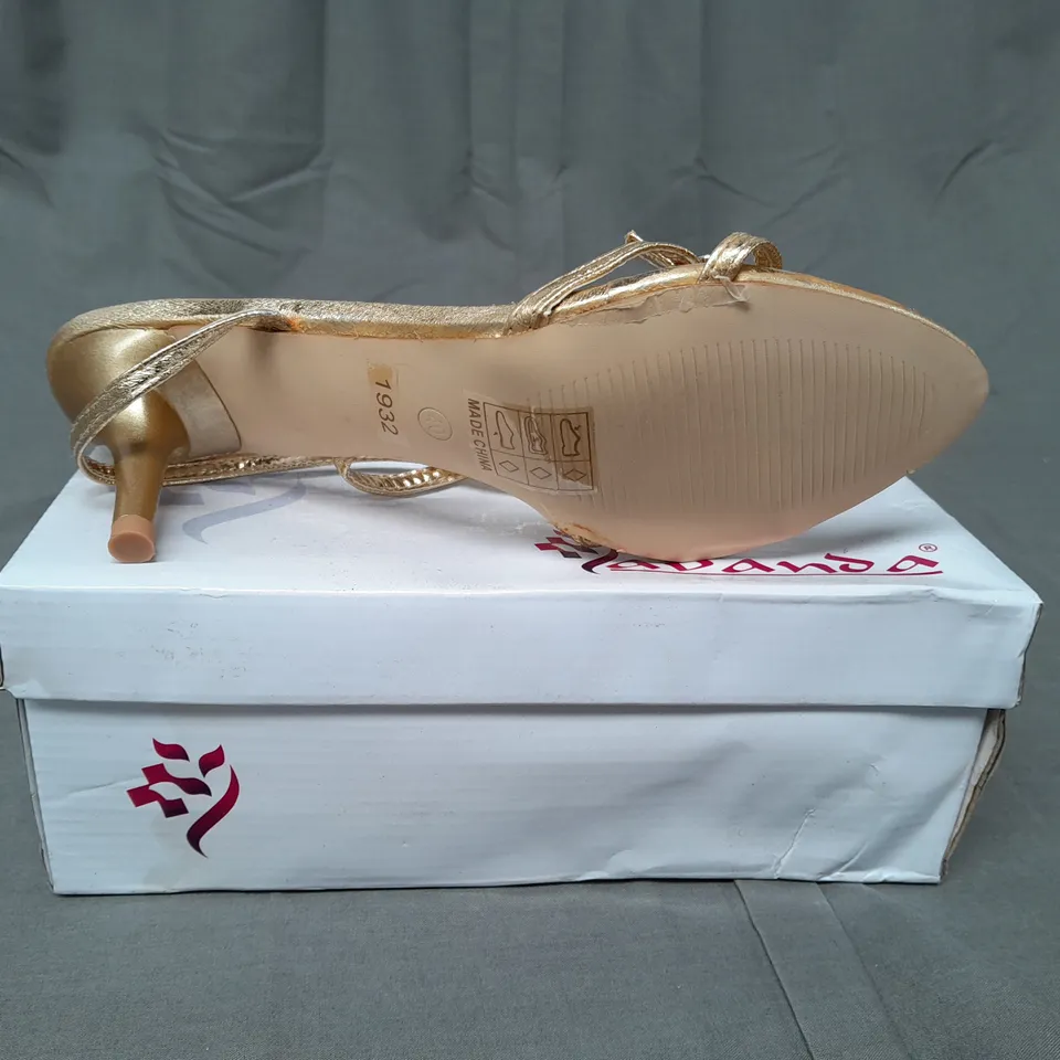 BOXED PAIR OF LAVANDA KITTEN HEELS WITH ANKLE TIE IN GOLD SIZE EU 40