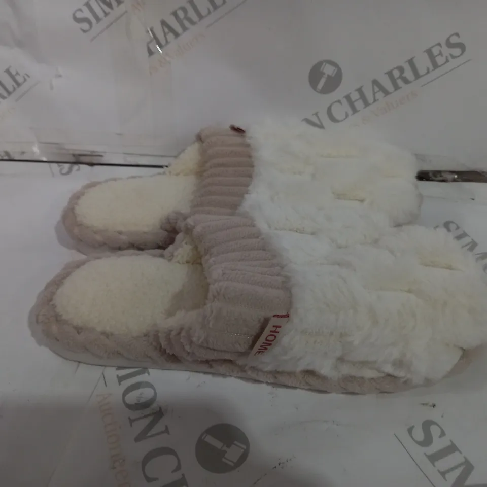 CREAM FLUFFY SLIPPERS SIZE 37-38