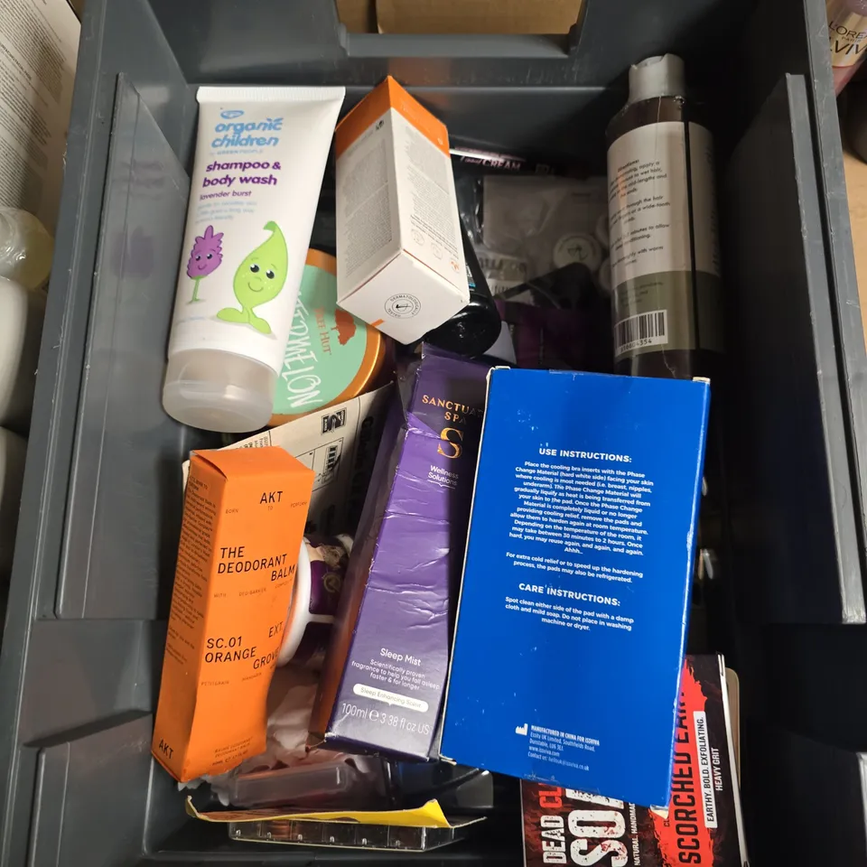 APPROXIMATELY 15 ASSORTED HEALTH & BEAUTY PRODUCTS TO INCLUDE DOVE MEN BODY WASH, BASED POMADE, L'OREAL ELVIVE GLOSS LEAVE IN SERUM ETC - COLLECTION ONLY