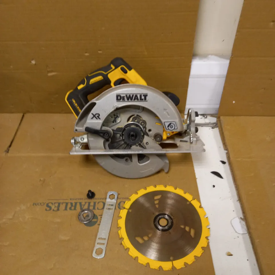 DEWALT DCS570N CORDLESS XR BRUSHLESS CIRCULAR SAW