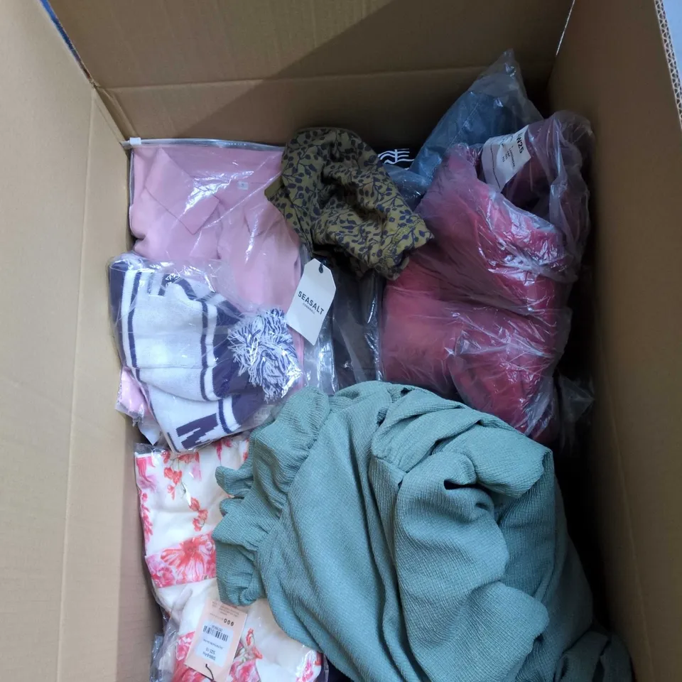 BOX OF APPROXIMATELY 25 ASSORTED CLOTHING ITEMS INCLUDING MILLWALL WOOLLY HAT, FLOWER PRINT SNOOD, GREEN TOP 3XL AND PINK TOP SMALL