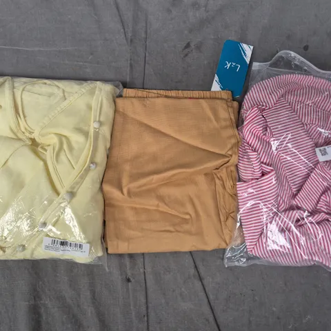 BOX OF APPROXIMATELY 20 ASSORTED CLOTHING AND FASHION PRODUCTS IN VARIOUS STYLES AND SIZES - COLLECTION ONLY