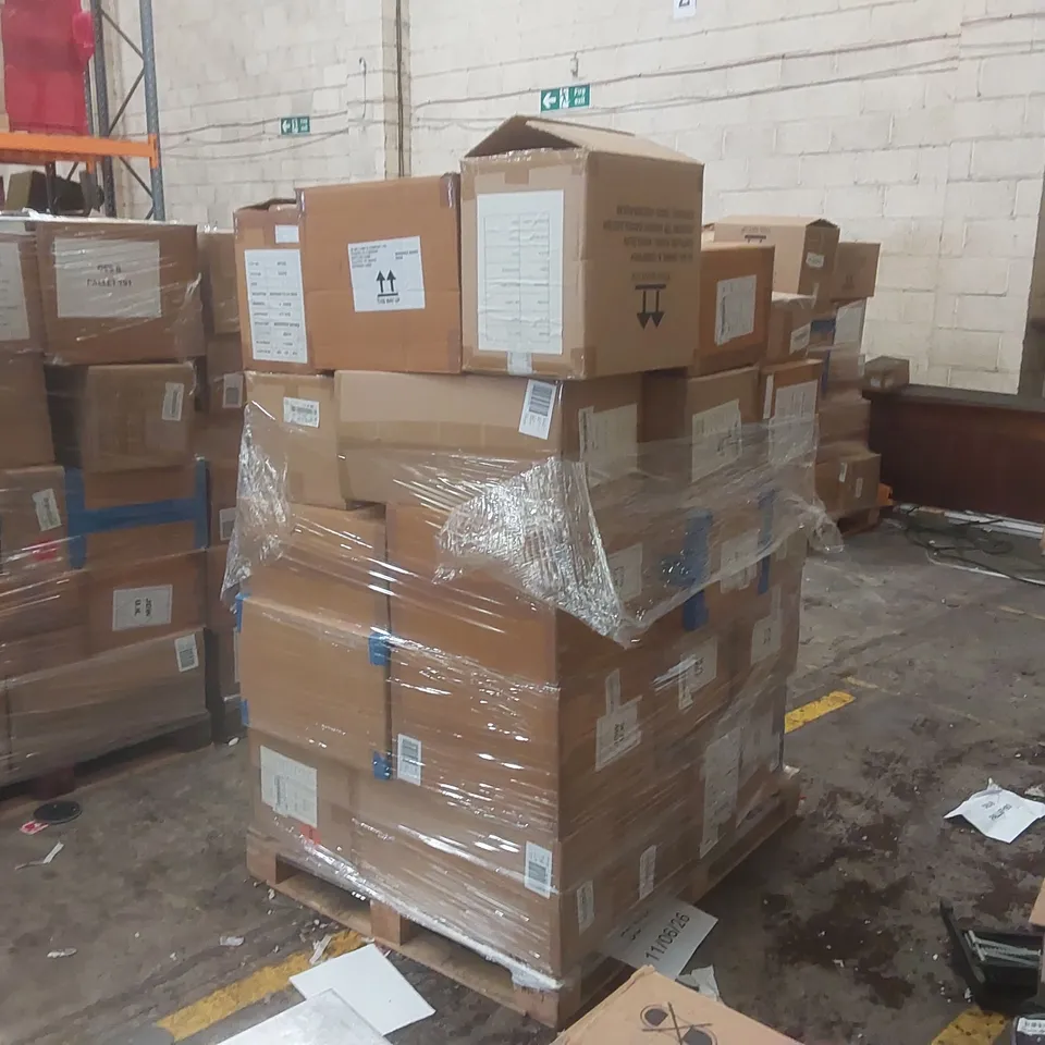 PALLET CONTAINING APPROXIMATELY 250x BRAND NEW ASSORTED DESIGNER CLOTHING ITEMS AND SHOES INCLUDING: JD WILLIAMS SANDALS, ANTHOLOGY SANDALS, JD WILLIAMS WIDE LEG TROUSERS, NUDETHREE BRAS ECT